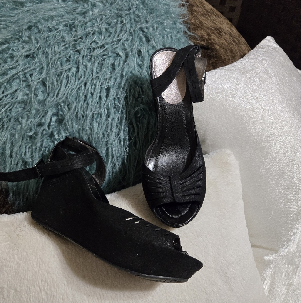 Leather Black Women's Wedges By Kennth Cole Size 71/2 EUC!!!